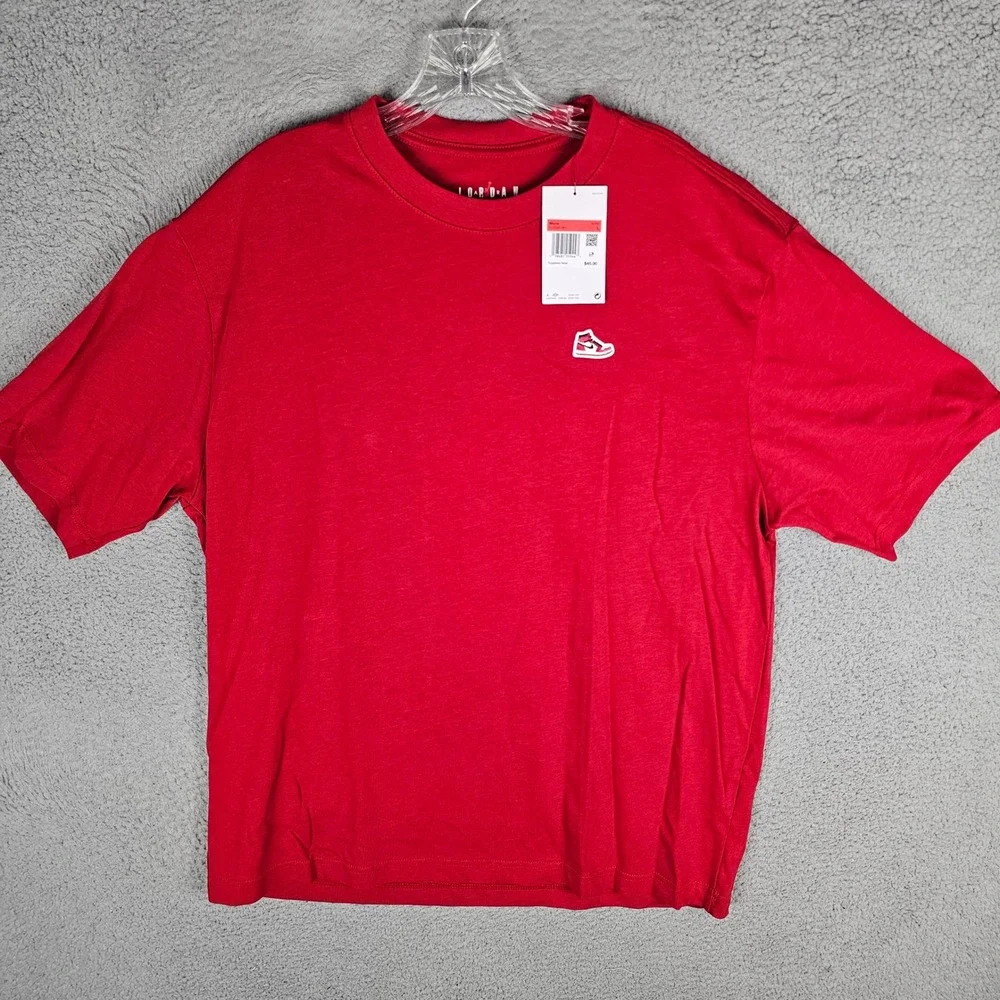 Jordan T-Shirt Mens L Red HJ2326-687 AJ1 Sneaker Patch Short Sleeve Crew Neck